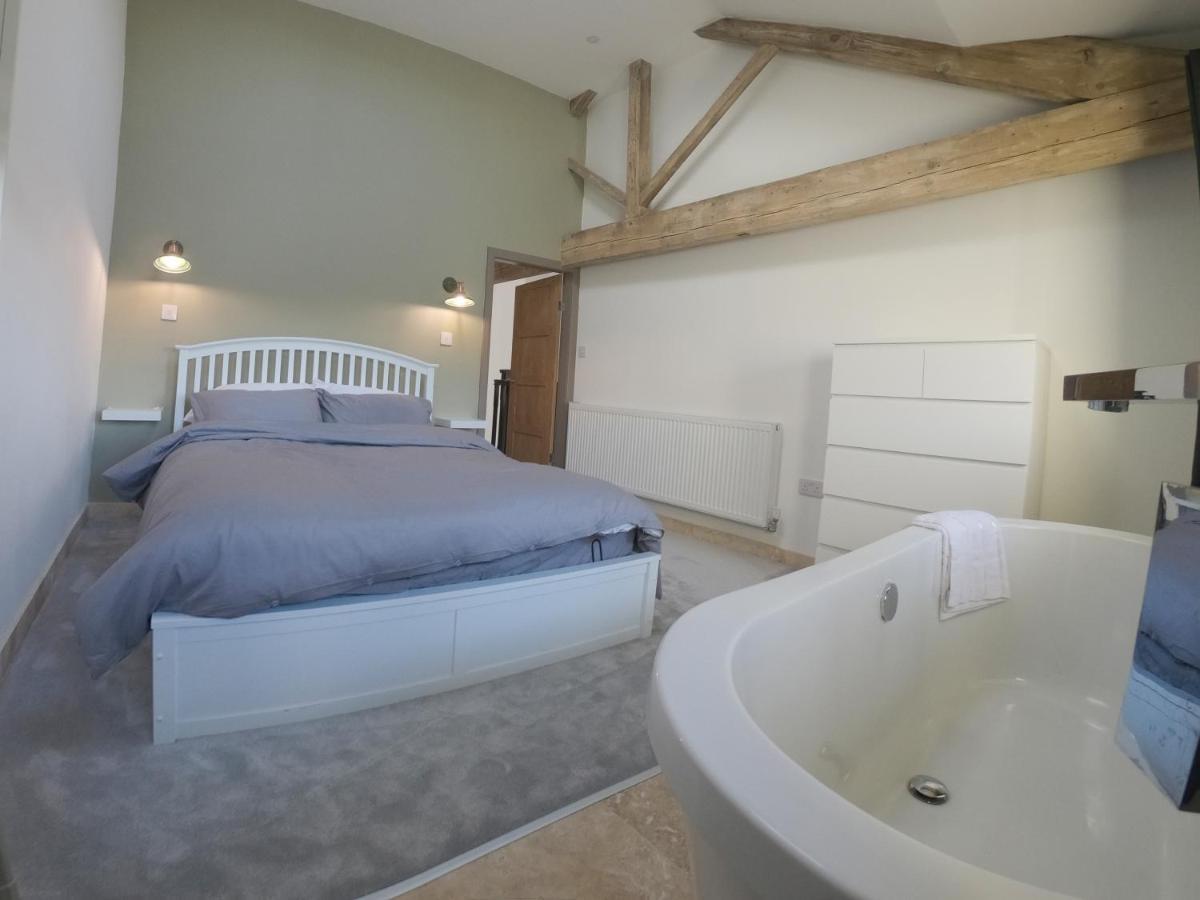 Unique Barn Conversion In Saddleworth โอลดัม ภายนอก รูปภาพ